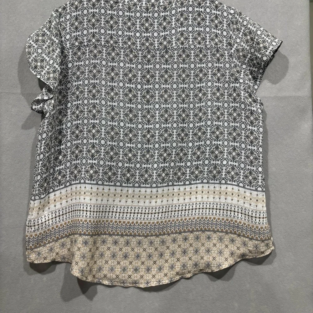 Liz Claiborne Black and White Short Sleeve Tie Front Blouse - Picture 2 of 9